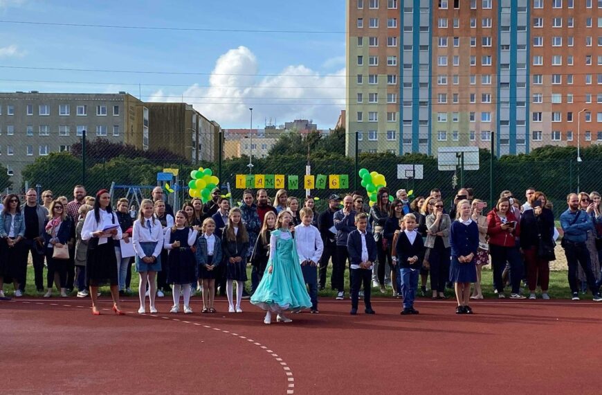Rozpoczęcie roku szkolnego pierwszaków.