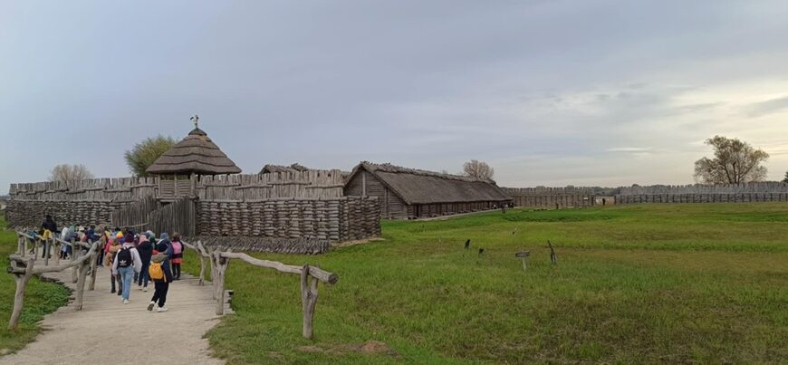 Wycieczka do Biskupina