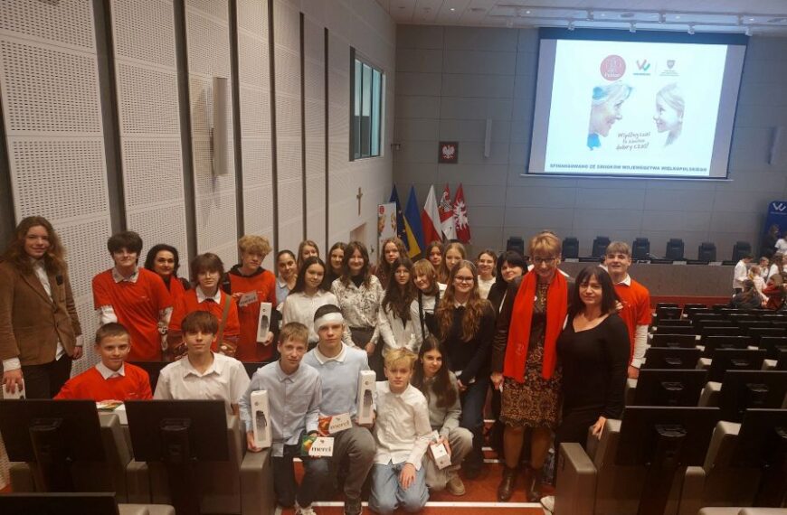 „Wspólny czas to zawsze dobry czas” – Klub Humanitarny SP 67 na uroczystym podsumowaniu projektu w Urzędzie Marszałkowskim w Poznaniu