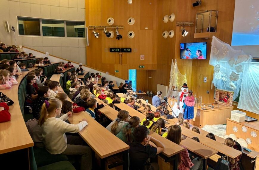 „Fizyczna Kraina Lodu”